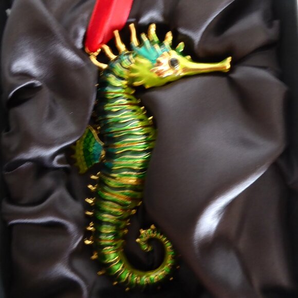 NEW 4.5” CLOISONNE GOLD METAL ENAMEL JOINTED SEAHORSE CHRISTMAS ORNAMENT - Picture 3 of 14